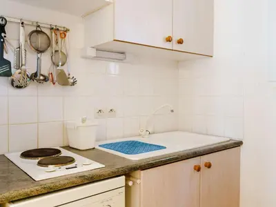 a kitchen with a sink and a counter top at Charmant pavillon 3 chambres avec véranda près plage Grazel – Parking sécurisé - FR-1-409-144 in Gruissan