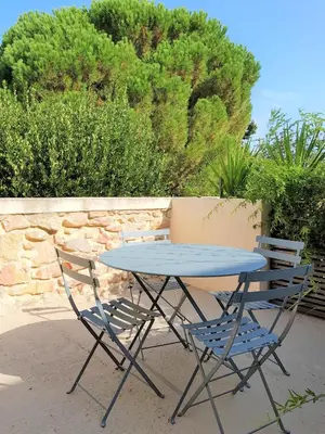 a table and two chairs sitting next to each other at L'Accent d'ici in Le Somail