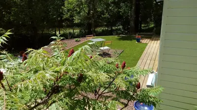 a garden with a picnic table and a tree at la fenass in Noailhac