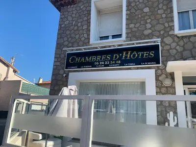 a sign for a chaminades d huts on a building at Le Marty in Narbonne