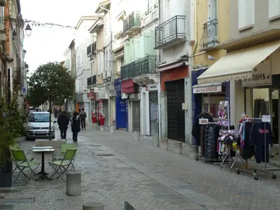 an empty street with people walking down the street at Spacieux Appartement Lumineux Cœur De Ville in Pamiers