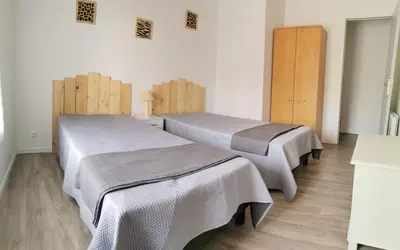 two beds sitting next to each other in a room at La Limonadière in Port-la-Nouvelle