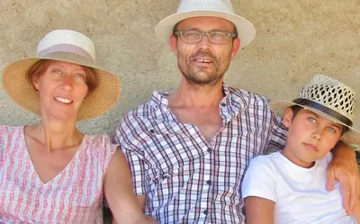 a man and a woman wearing hats with a child at Domaine de Rasigous in Saint-Affrique-les-Montagnes