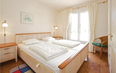 a bedroom with two beds and a window at Stunning Home In Prades Sur Vernazobre in Prades-sur-Vernazobre