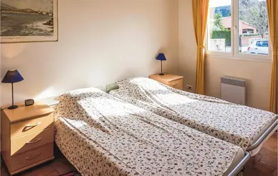 a bedroom with two beds and a window at Stunning Home In Prades Sur Vernazobre in Prades-sur-Vernazobre
