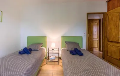two beds sitting next to each other in a room at Gorgeous Home In Cessenon Sur Orb in Cessenon