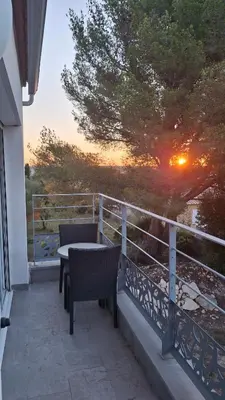 a patio with a table and chairs on a balcony at Le Studio des 3 Moulins in Sigean