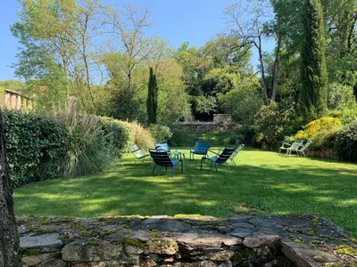 a group of chairs sitting in a yard at La Manufacture Royale 1739 in Montolieu