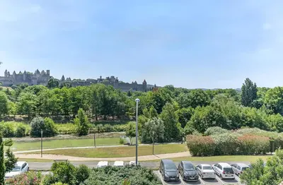a bunch of cars parked in a parking lot at Les Bellevue Cité 