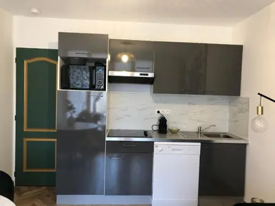 a kitchen with a sink and a microwave at Les Palmiers de Gruissan, T2, Vue Port ! in Gruissan