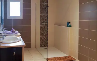 a bathroom with a shower and a sink at 3 Bedroom Nice Home In Quarante in Quarante