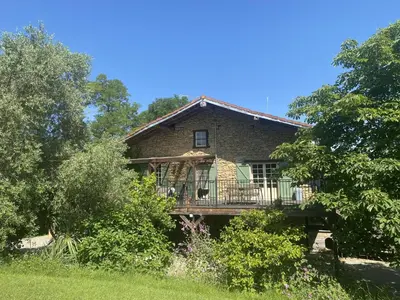a bedroom with green walls and two beds with stuffed animals at Domaine du Cammazet in Lapenne