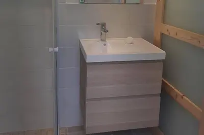 a bathroom with a sink and a shower at Studio dans un cadre champêtre in Mas-Saintes-Puelles