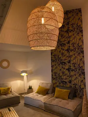 a living room with a couch and a chandelier at Le Jardin de La Tour Pinte in Carcassonne