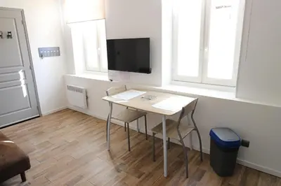 a small room with a table with a television on it at Studio proche de la mer in Portel-des-Corbières
