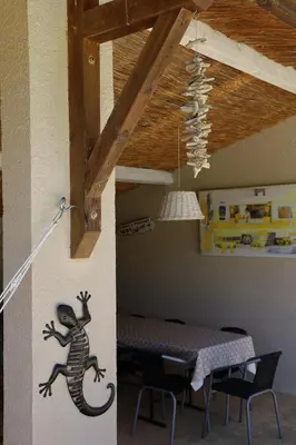 a painting of a lizard on the wall of a dining room at Domaine de Pouroutounat in Mirepoix
