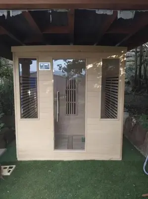 a screened in porch of a house at Villa tranquille à Montséret avec piscine privée in Montséret