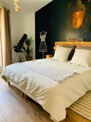 a bedroom with a large bed with a camera on a tripod at L'atypique, La Vue et le Standing du 36 ! Emplacement, clim et extérieur ! in Carcassonne