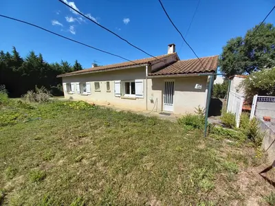 a small house on a hill with a yard at Los olivos in Bize-Minervois