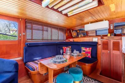 a dining room with a table in a train car at Bateau Le Nubian in Narbonne