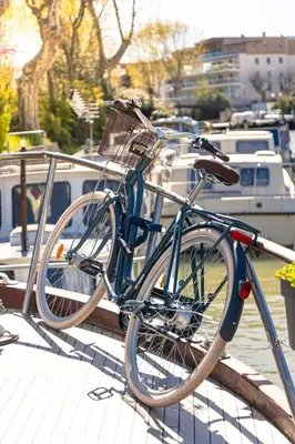 a blue bike parked on the front of a boat at Bateau Le Nubian in Narbonne