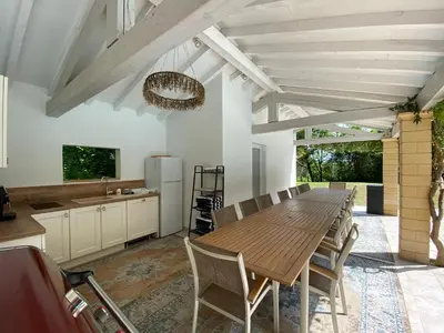 a kitchen and dining room with a wooden table and chairs at Manoir et Appartements avec piscine au Domaine de Bize Mirepoix in Mirepoix