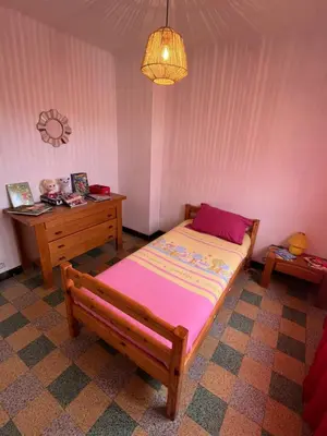 a small bedroom with a bed and a desk at Maison vivancos in Narbonne
