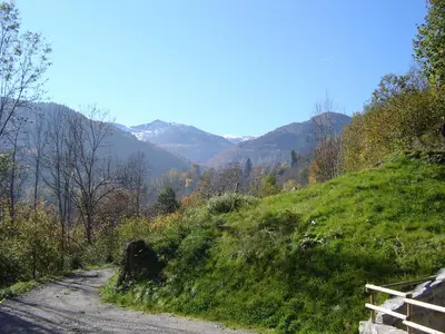 a dirt road on a hill with mountains in the background at Gîtes Le Paradoxe des Pyrénées in Montferrier
