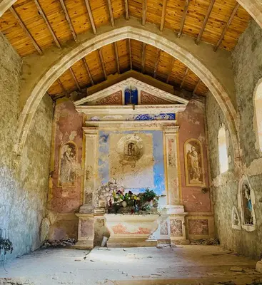 a room with a altar in an old building at Tiny House Belleraze in Saint-Jean-de-Minervois