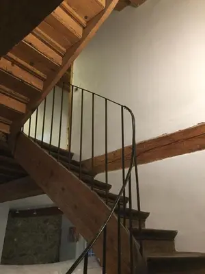 a spiral staircase in a house with wooden beams at les galets de l agly, 6 ch, 12 couchages Semaine ou WE famille amis copains in Le Vivier