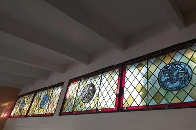 a stained glass window on the side of a building at Loft atelier dans ancien domaine viticole in Moux