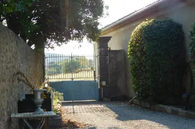 a gate to a house with a fence at Loft atelier dans ancien domaine viticole in Moux