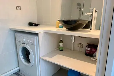 a washing machine in a bathroom with a sink at Duplex Carcassonne centre in Carcassonne