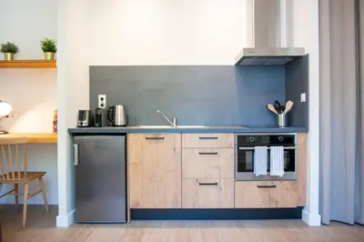 a kitchen with a sink and a stove at La Maison des Vendangeurs en Ville in Narbonne
