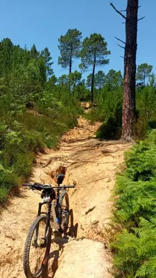 a bike is parked on a dirt road at Le Parc - Suite climatisée in Magrie