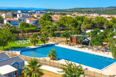 an overhead view of a swimming pool at a resort at Mobil Home climatisé 6 personnes in Port-la-Nouvelle