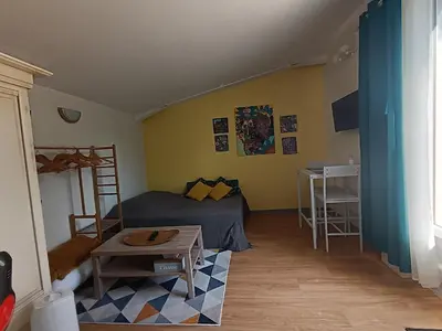 a bedroom with a bed and a table in a room at Studio indépendant au calme avec parking privatif in Caucalières