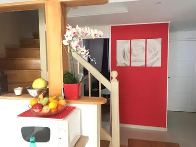 a room with a red door and a microwave at Chambre privée au calme excellente prestation in Castelnaudary