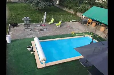 an overhead view of a swimming pool in a yard at Koh Samet Siam Manahakhon Appart & Spa in Rieux-de-Pelleport
