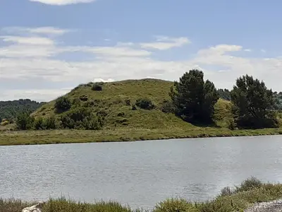 an island in the middle of a body of water at MOBILHOME agréable sans draps ni serviettes in Port-la-Nouvelle