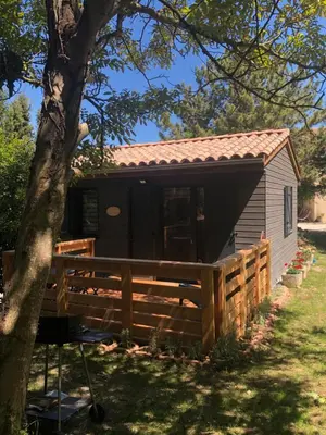a black and white shed with a wooden fence at Fanjeaux Aude Le Chalet in Fanjeaux