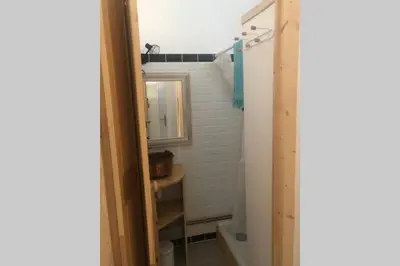a bathroom with a sink and a mirror at Grands Buffets hébergement Appartement Narbonne in Narbonne