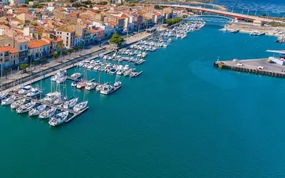 an aerial view of a marina with boats in the water at Mobil home 5-6 personnes - climatisé in Port-la-Nouvelle
