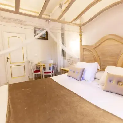 Chambre a Baldaquin Maison de L'Église Du couvent