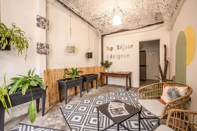 a room with potted plants and a table at Cosy Green Clim Wifi Centre ville 2 pers in Lézignan-Corbières