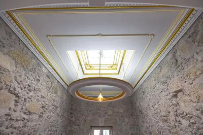a ceiling with a light in a room at Appartement Maison de L'Église du Couvent in Narbonne