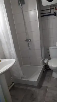 a bathroom with a shower and a toilet and a sink at Studio cabine avec jardinet à 30 m de la plage, au calme. in Gruissan