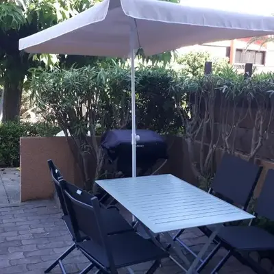 Studio cabine avec jardinet à 30 m de la plage