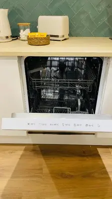 a dishwasher with its door open with dishes in it at Le Bout du Monde Appartement Hyper-centre in Carcassonne