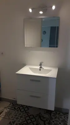a bathroom with a white sink and a mirror at Castelnaudary - Appartement JARDIN in Castelnaudary